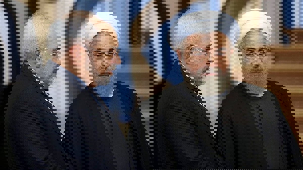 ظريف يغيب عن اجتماع الحكومة الإيرانية وسط أنباء عن خلافه مع روحاني‎