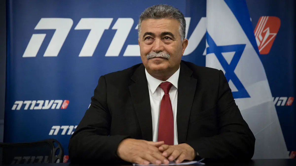 بيرتس يتعهد بعزل حماس حال فوز قائمته في الكنيست