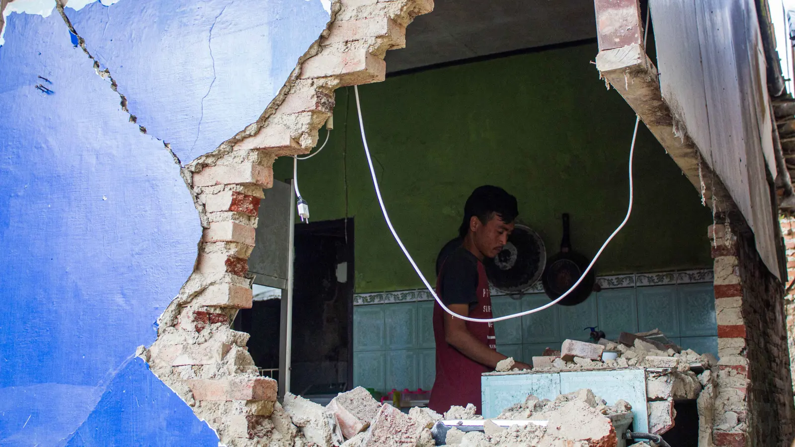 زلزال بقوة 5,8 يضرب جزيرة تابات الإندونيسية