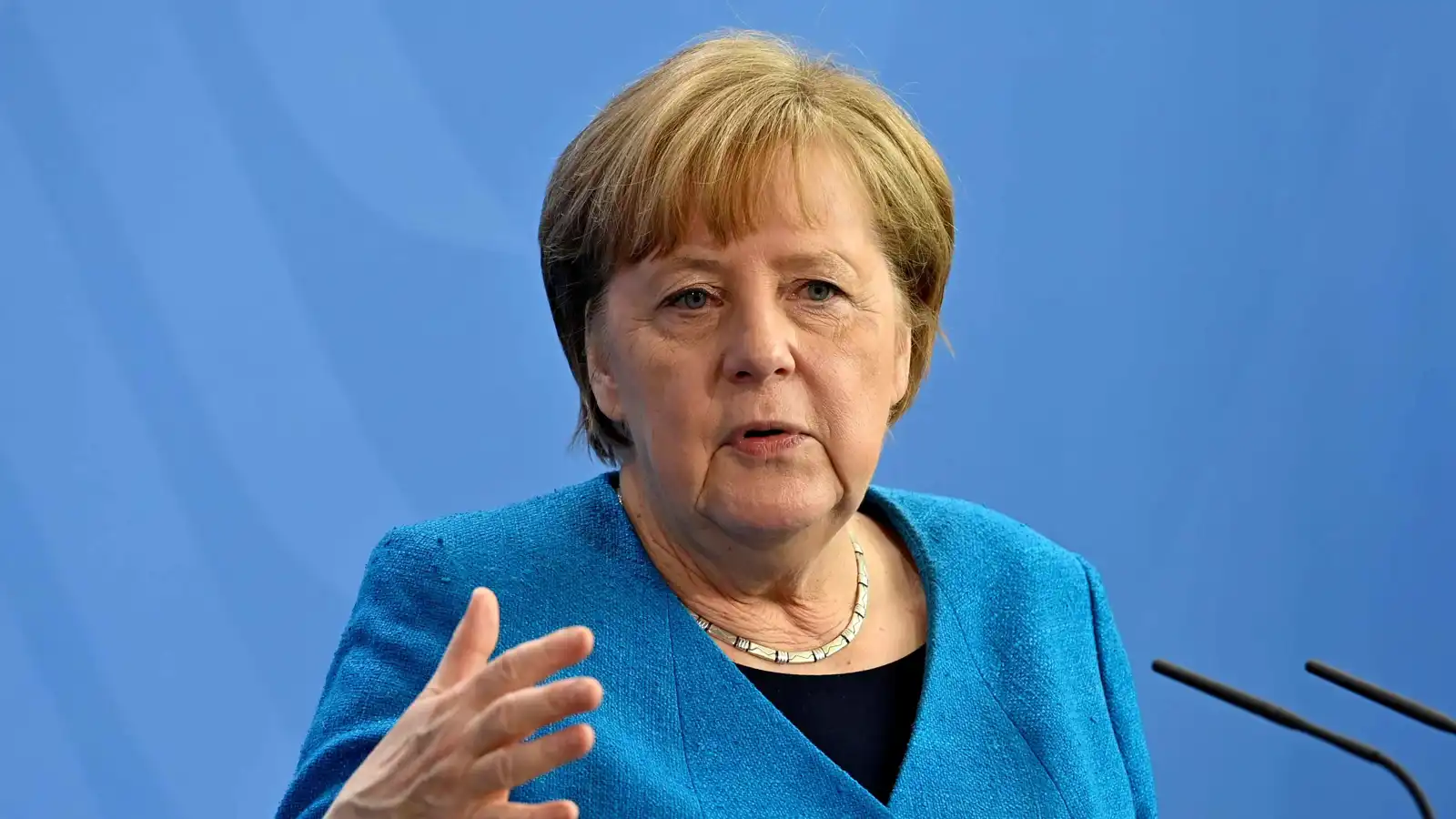 ميركل تدعو إلى التعامل بنهج حازم مع "البديل من أجل ألمانيا"