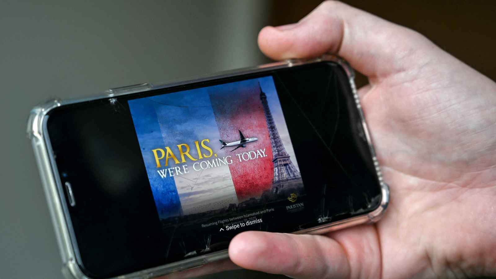 "الخطوط الباكستانية" تعتذر عن إعلان طائرة متجهة إلى برج إيفل