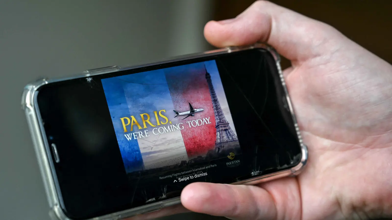 "الخطوط الباكستانية" تعتذر عن إعلان طائرة متجهة إلى برج إيفل