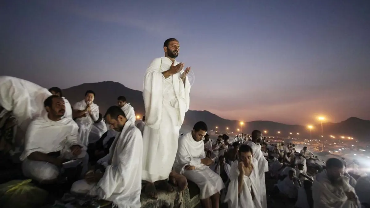 هنا "عرفة".. منسك "لا يفرق" وجبل "يوزع" الرحمات