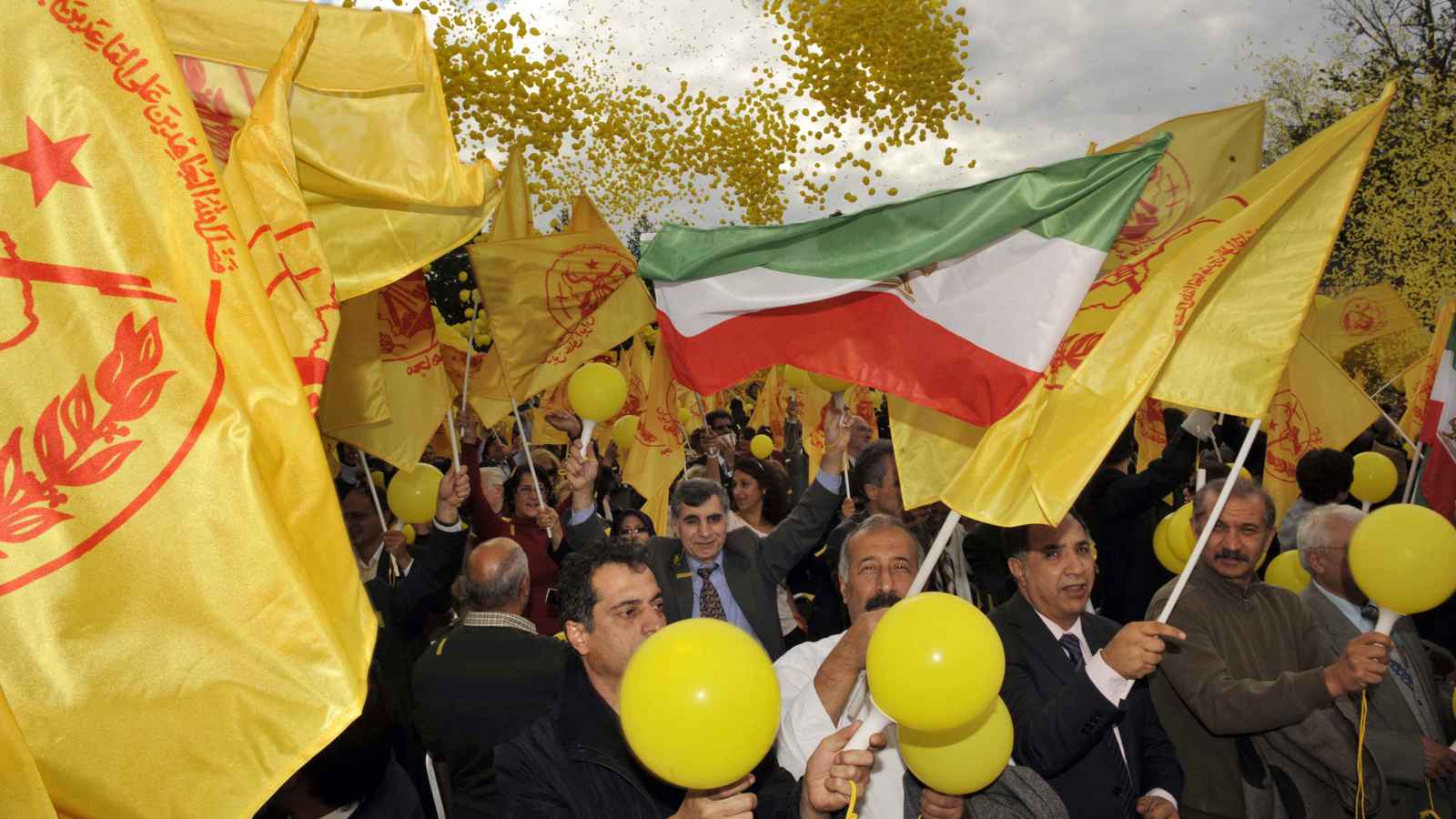 السويد.. استهداف مقر لجماعة إيرانية معارضة بقنابل حارقة