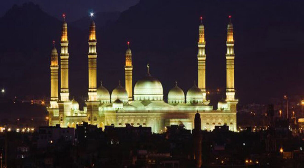 صور.. جامع "الصالح" قبلة الزائرين في اليمن