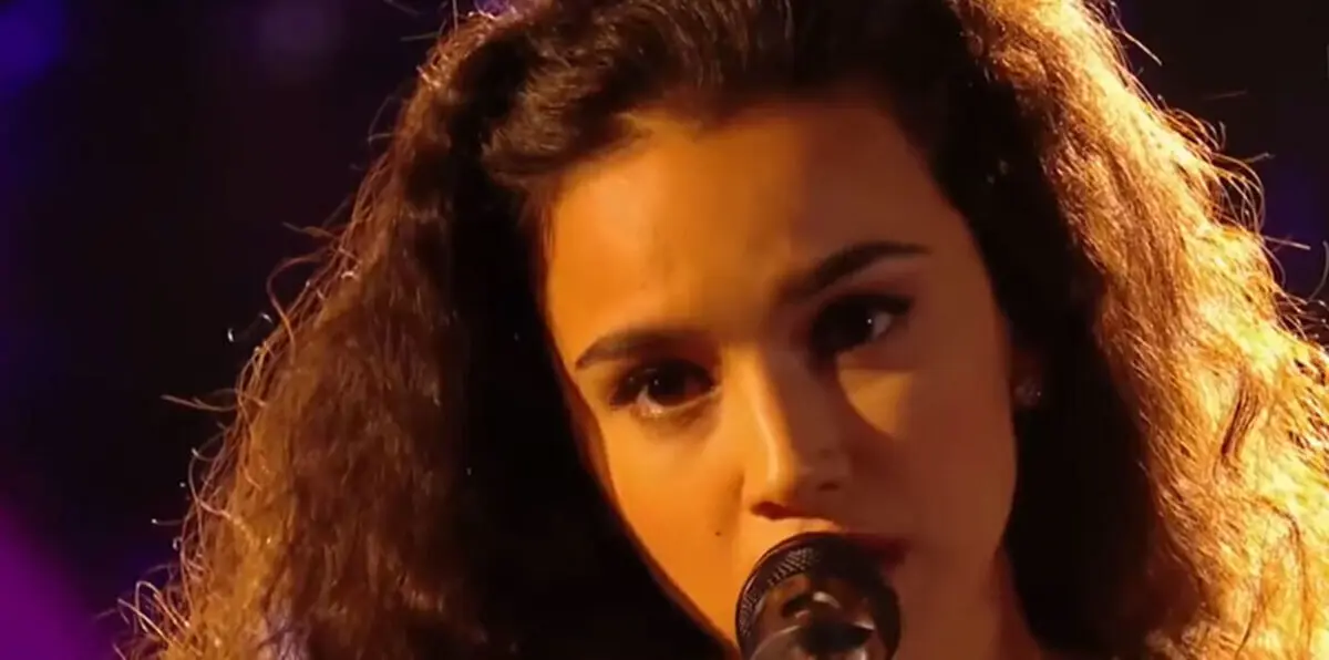 عربية مسلمة جديدة في "ذا فويس" الفرنسي.. هل تنجو من عنصرية اليمين المتطرف؟