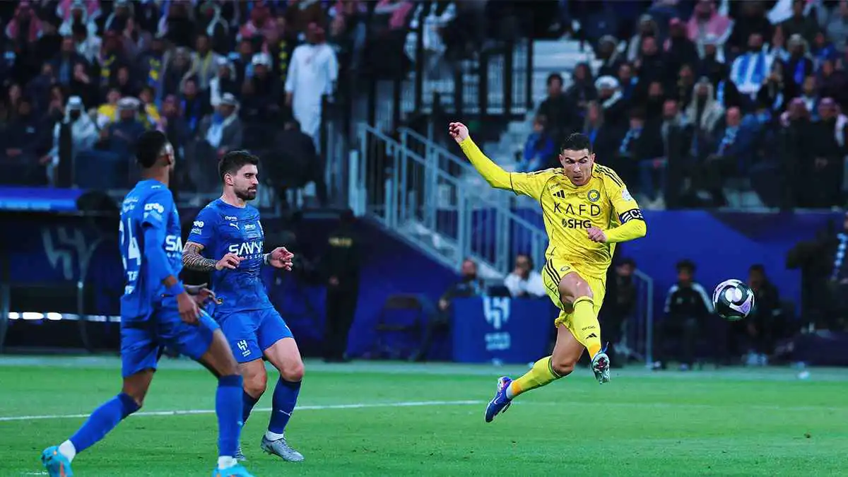 سالم الدوسري يسخر من ردة فعل كريستيانو رونالدو (فيديو)