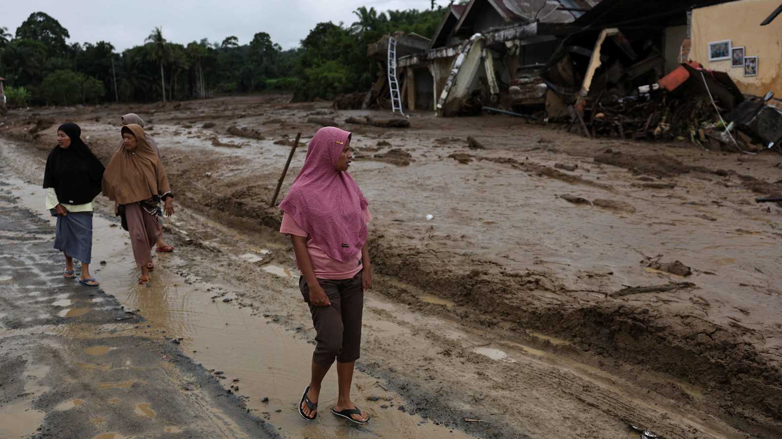 ارتفاع عدد وفيات السيول في سومطرة إلى 753 شخصا