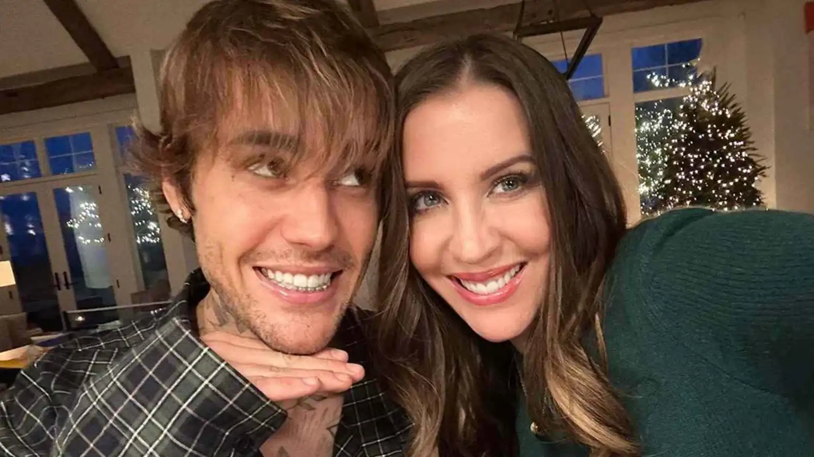 والدة جاستن بيبر تدعو لابنها بالشفاء (صور)