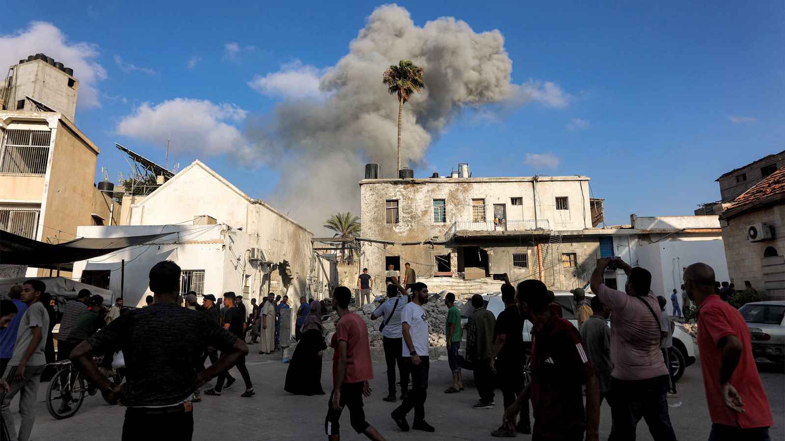 مع ترقب وقف النار.. مقتل 20 فلسطينيا بغارات على غزة