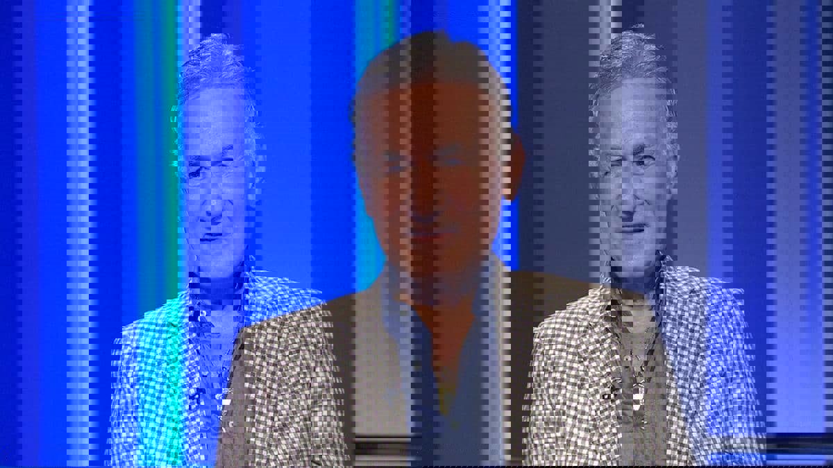 هل أوصى عزت أبو عوف بحرق أفلامه بعد وفاته؟ (فيديو)