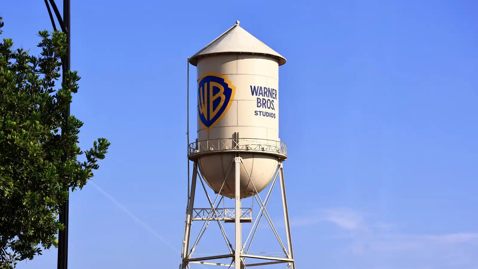 مساهمو "وارنر براذرز" يوافقون على اندماج "باراماونت"