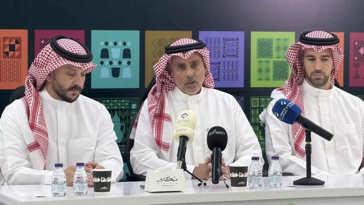 غوميز مدرب الفتح يحتفل باليوم الوطني السعودي بهذه الطريقة (صور)