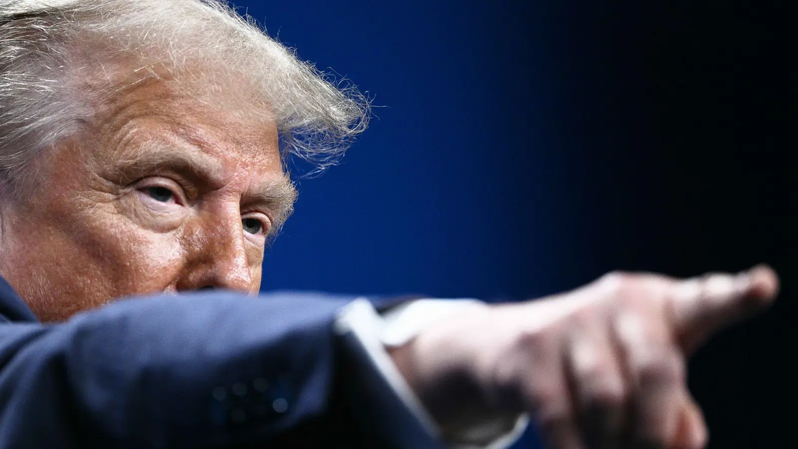 ترامب: نرحّل المهاجرين "بالآلاف" ومعدل دخولهم انخفض إلى الصفر