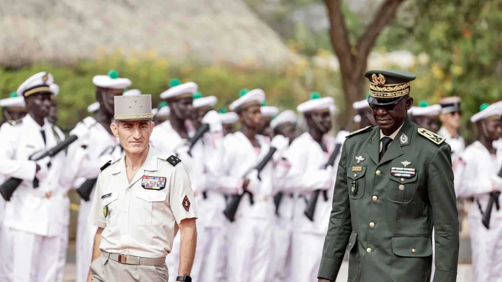 "الأمر لم يعد يهمنا".. ماذا يعني تخلي فرنسا عن أمن الساحل الأفريقي؟