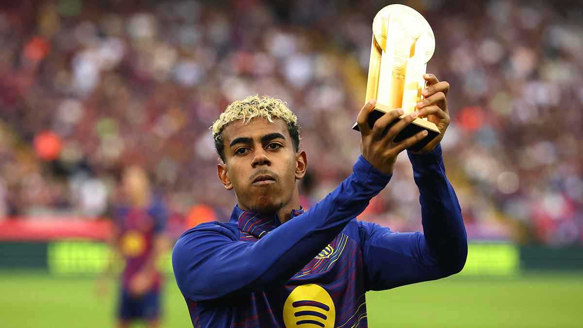 وشم غريب على وجهه.. ظهور مثير للامين يامال قبل مواجهة سان جيرمان (فيديو وصورة)