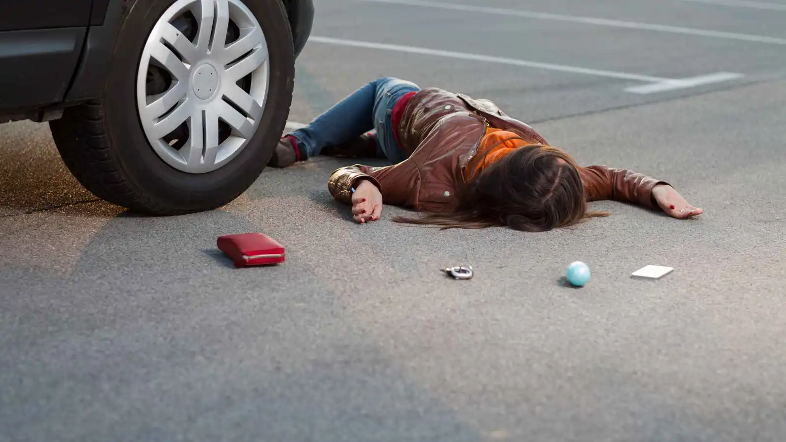 كاميرا مخفية توثق دهس شاحنة لفتاة عمداً في قرية سورية (فيديو)