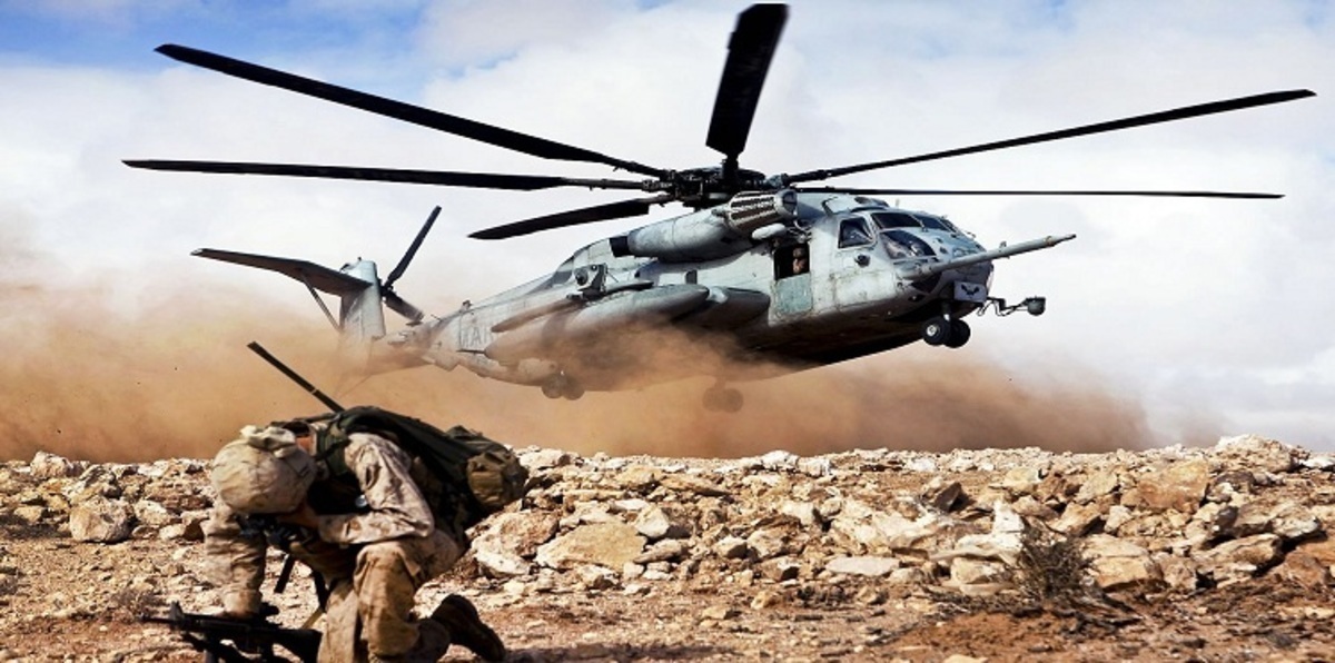 في إنزال جوي شرق سوريا.. التحالف الدولي يستهدف قيادات بارزة لداعش ويحرّر رهينتيْن