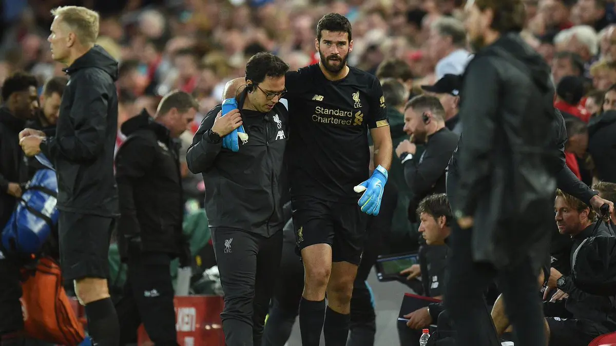 بعد غياب 6 أسابيع.. أليسون بيكر يعود إلى تدريبات ليفربول