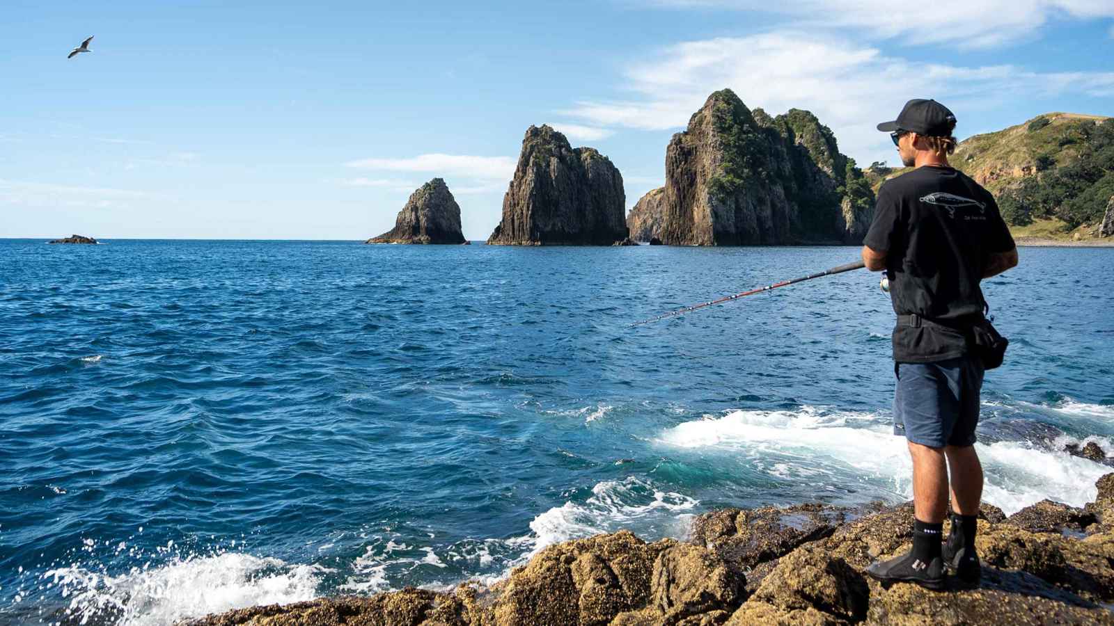 "صيد مأساوي".. مروحية تنقذ رجلًا فقد ساقه الاصطناعية