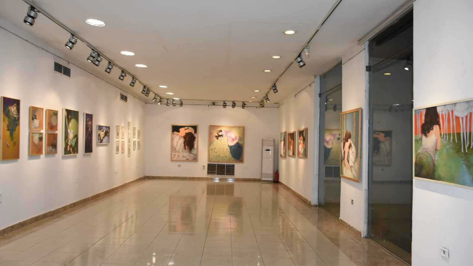 "لون لا يموت".. خصوصية التراث المصري في 100 لوحة (صور)