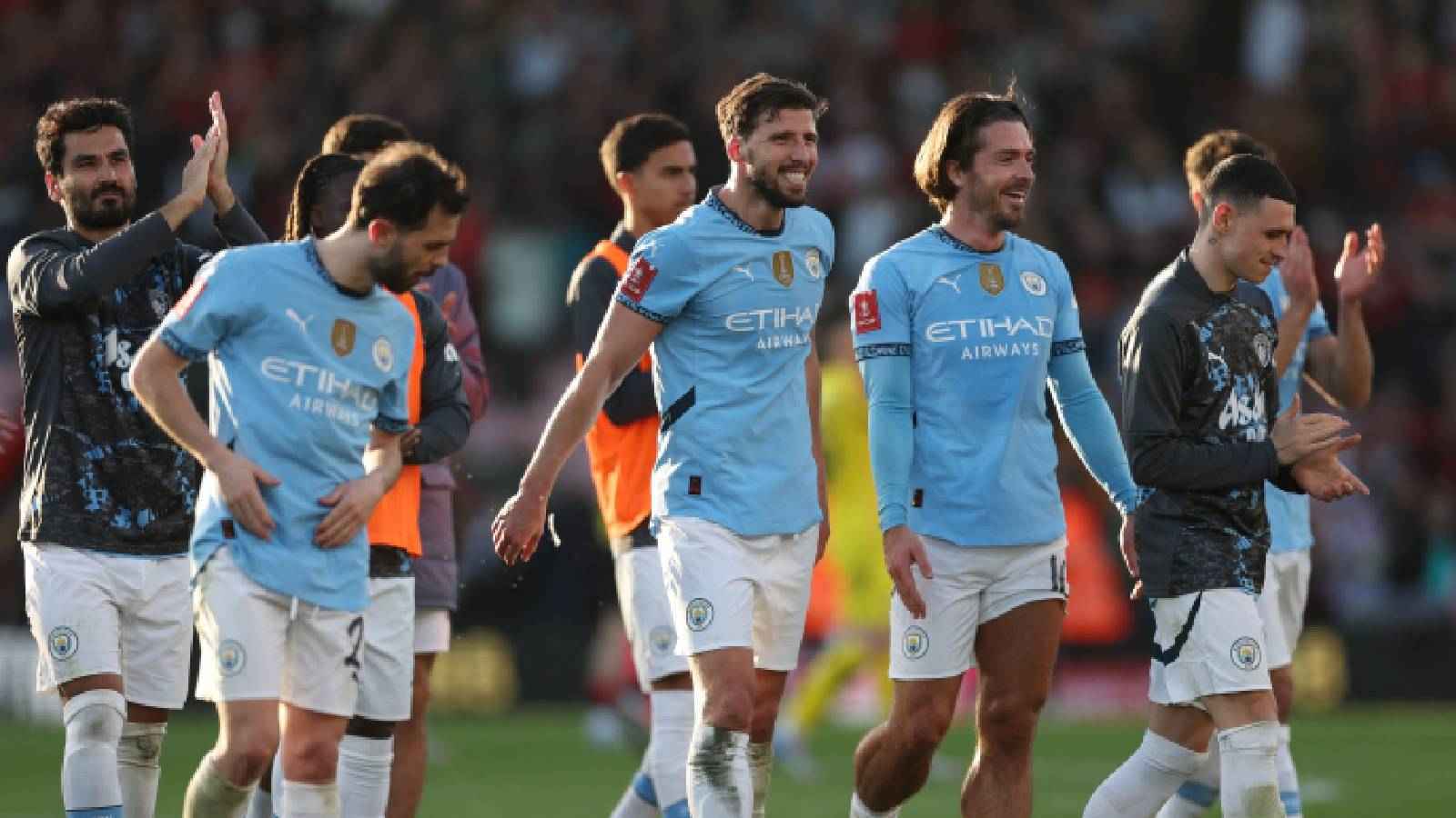 ذئب وول ستريت.. نجم مانشستر سيتي يحتفل بالخماسية في ملهى ليلي (صور)