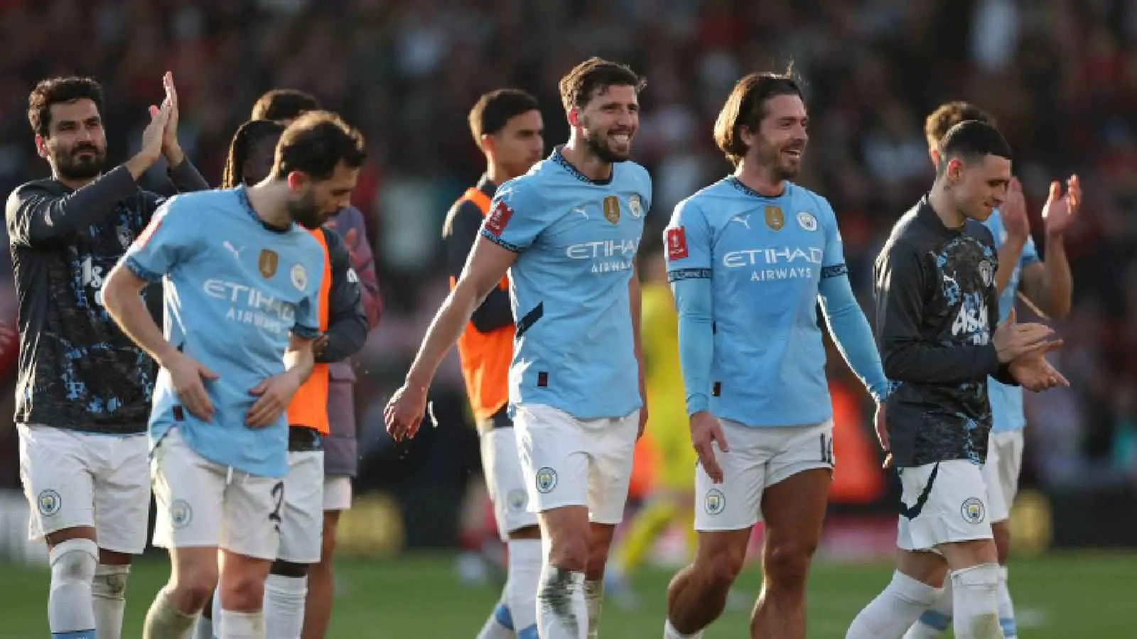 ذئب وول ستريت.. نجم مانشستر سيتي يحتفل بالخماسية في ملهى ليلي (صور)