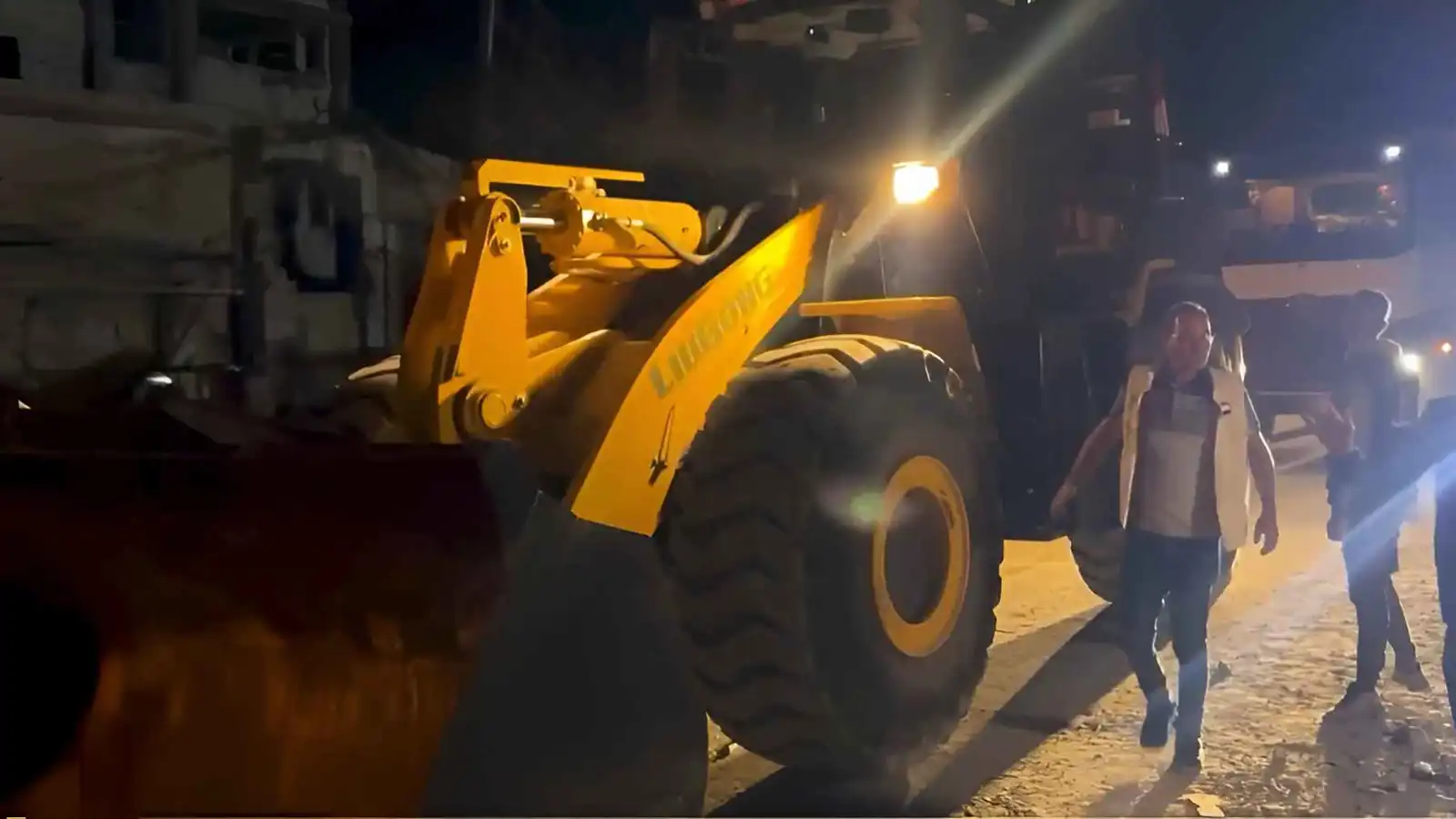 بمشاركة مصرية.. تكثيف الحفر في خان يونس بحثاً عن جثث الرهائن (فيديو)