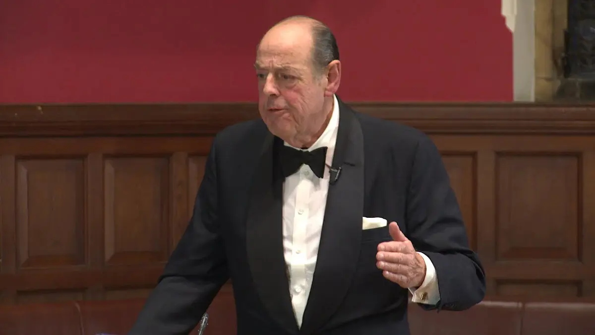 حفيد تشرشل يصوّت ضد بوريس جونسون ويخاطر بطرده من الحزب