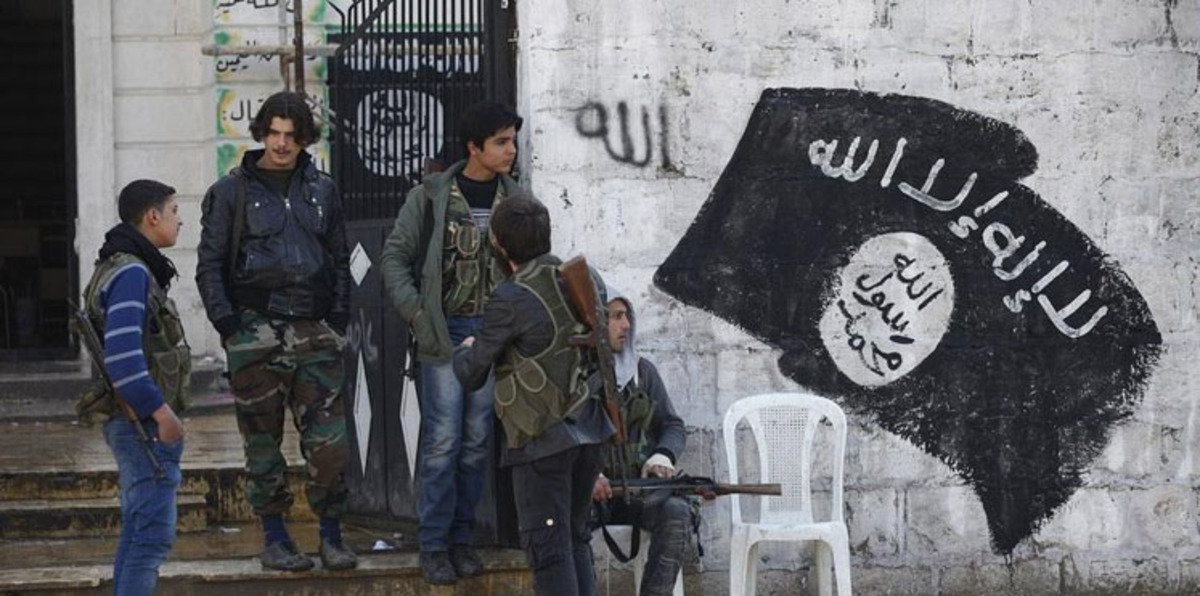 داعش يدخل بلدات جديدة بدير الزور وحزب الله يعزّز قوات النظام السوري