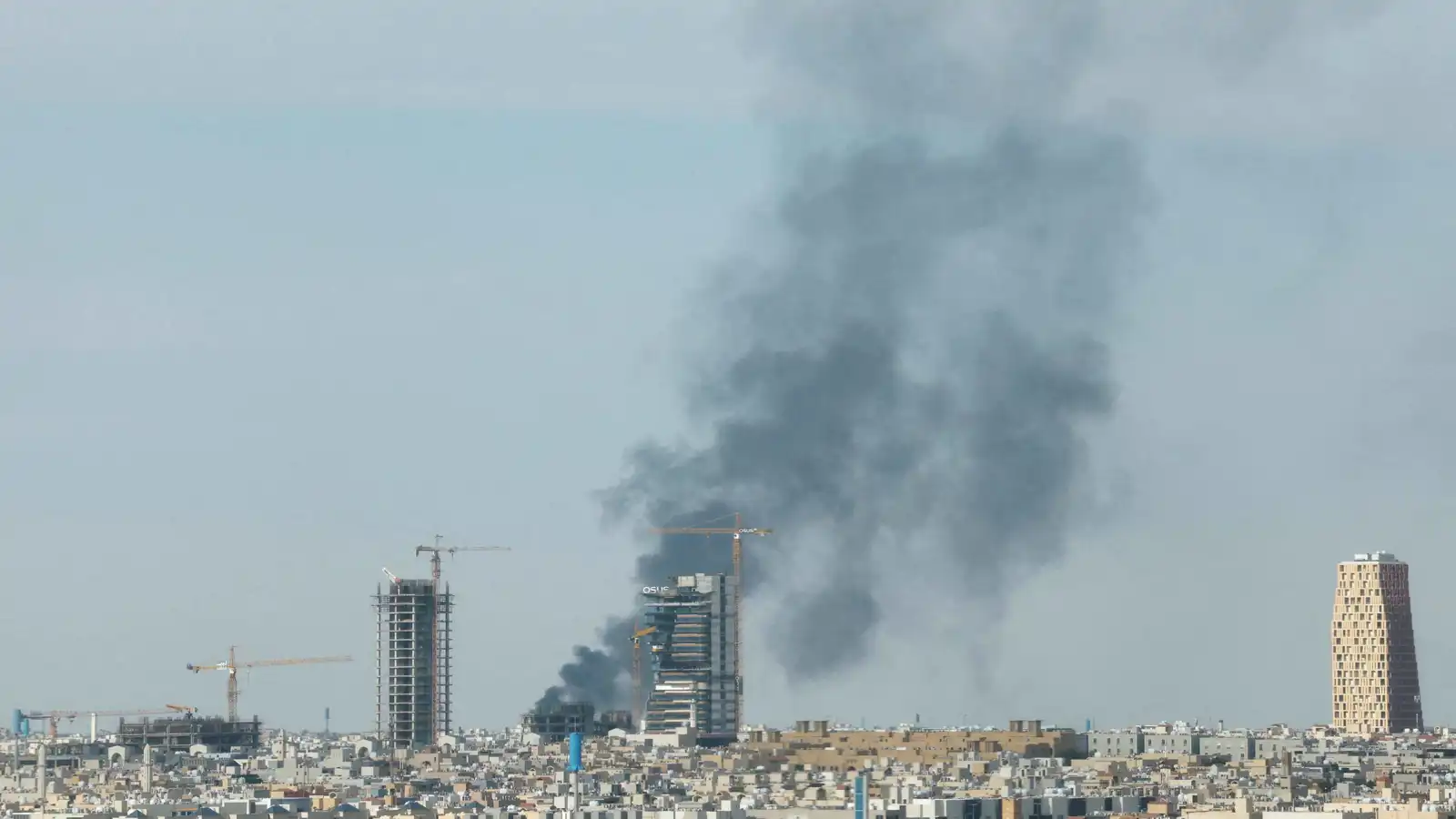 السعودية.. قتيلان و12 مصابا جراء سقوط مقذوف على موقع سكني