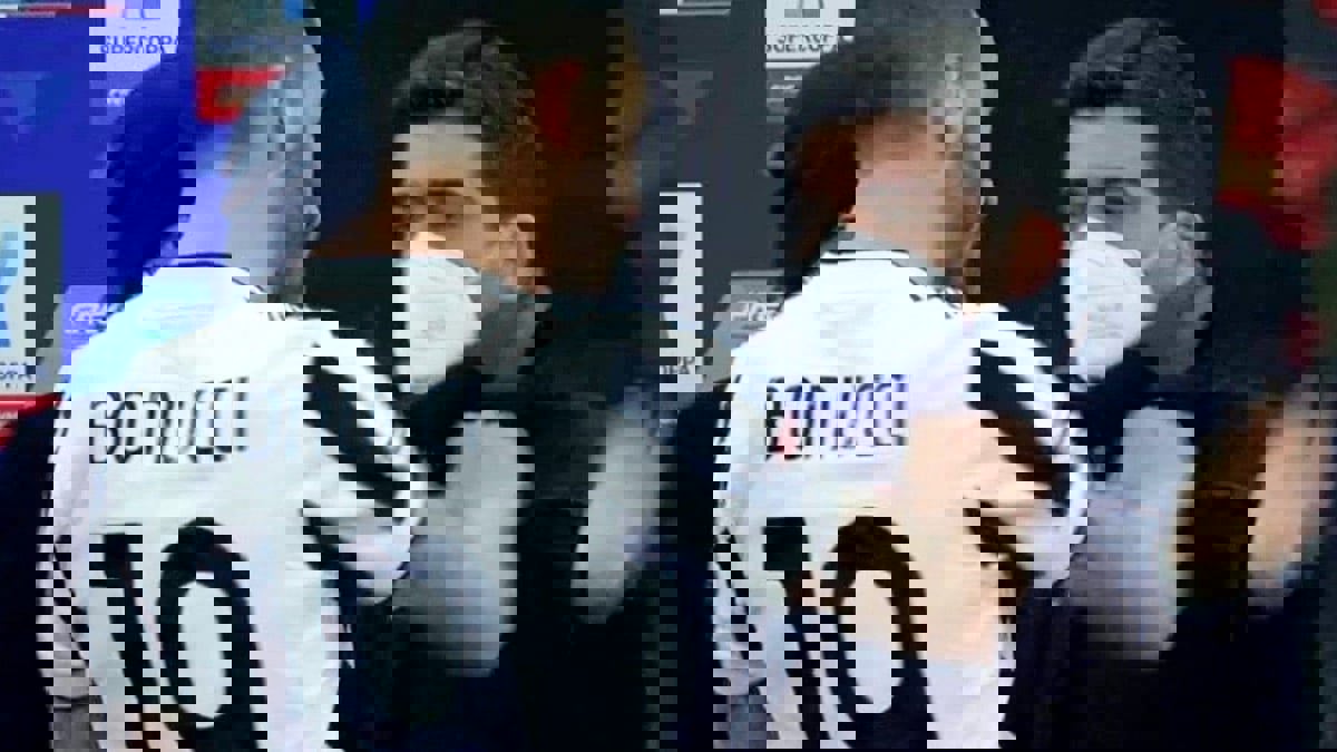 بونوتشي يشتبك مع سكرتير نادي إنتر بعد هدف سانشيز الحاسم في السوبر الإيطالي (فيديو)