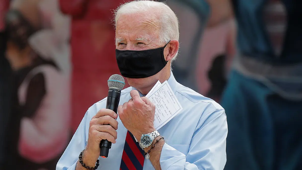 بايدن ينتقد "استخفاف" ترامب بكورونا