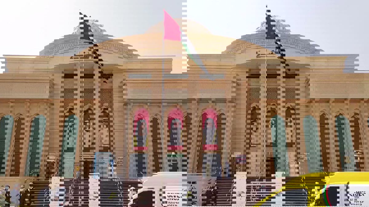 الإمارات.. "بيع العسل" يتسبب لزائر عربي بالغرامة والإبعاد