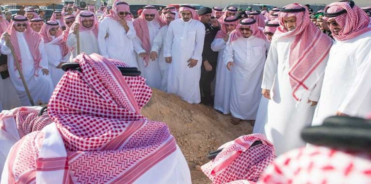 شاهد.. 3 صور مؤثرة في جنازة الأمير تركي بن عبدالعزيز