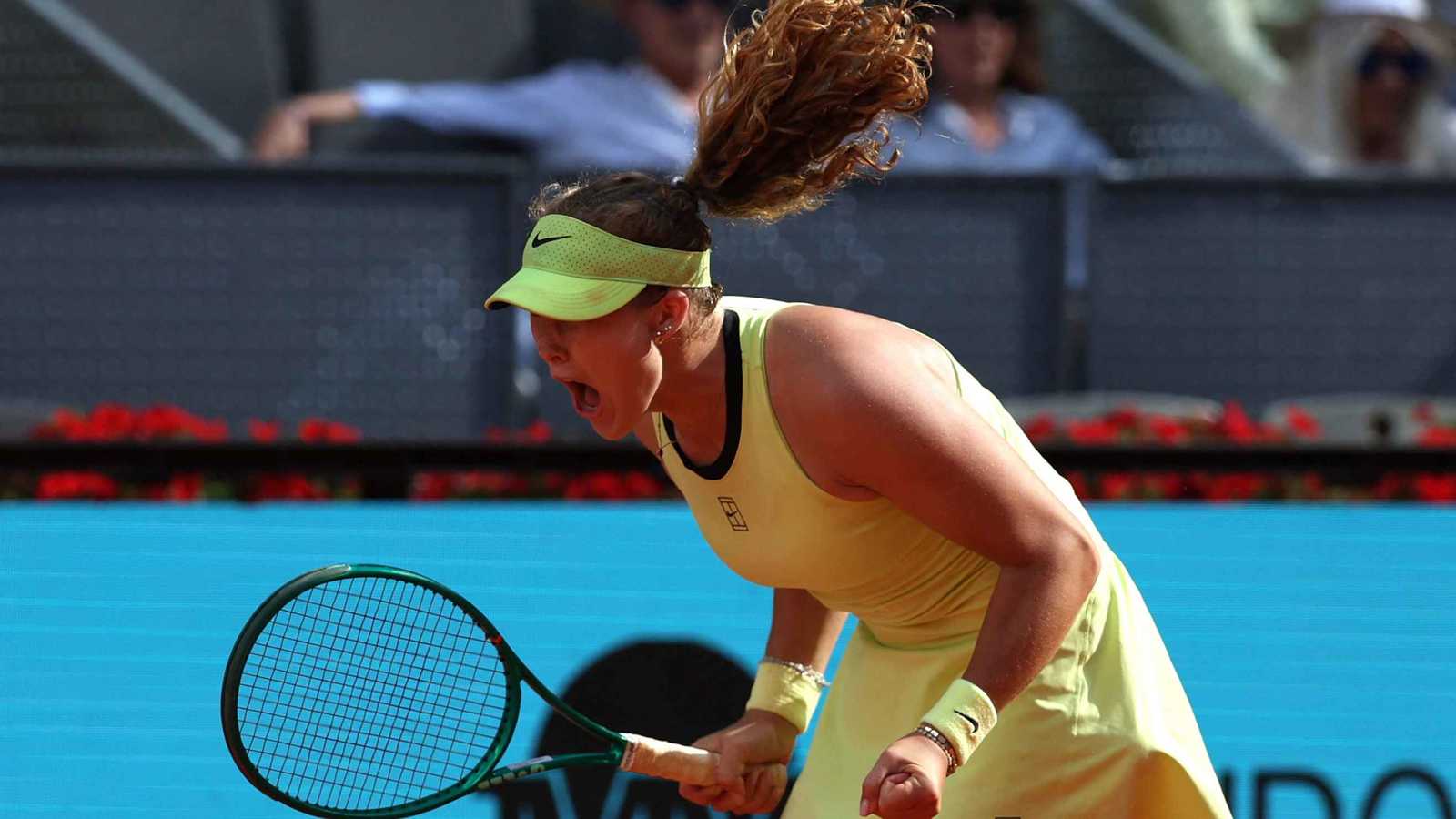 ميرا أندريفا تهزم هايلي بابتيست وتتأهل إلى نهائي بطولة مدريد المفتوحة للتنس 