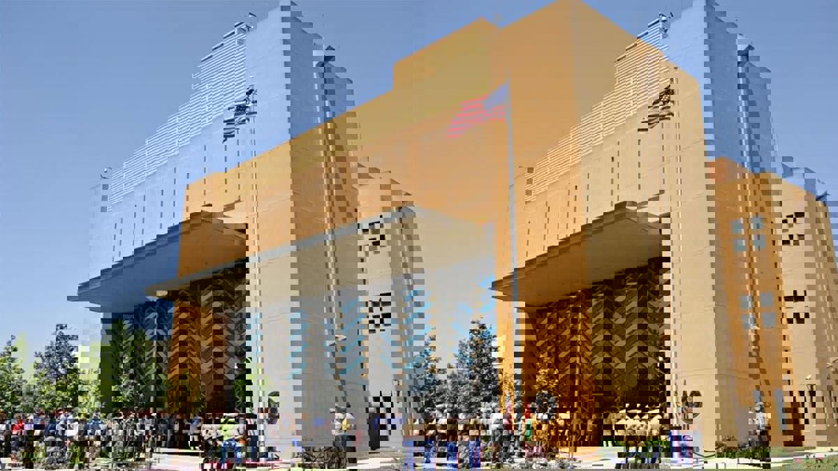 صحف عالمية: تدهور الأمن يجبر واشنطن على تقليص عمل سفارتها بأفغانستان.. و "دلتا" تنسف النظام الصحي بتونس