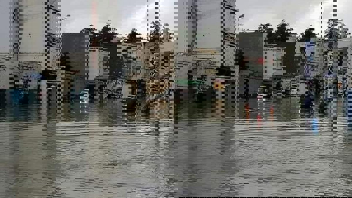 السيول تعزل مناطق وتداهم منازل في سوسة التونسية (فيديو وصور)