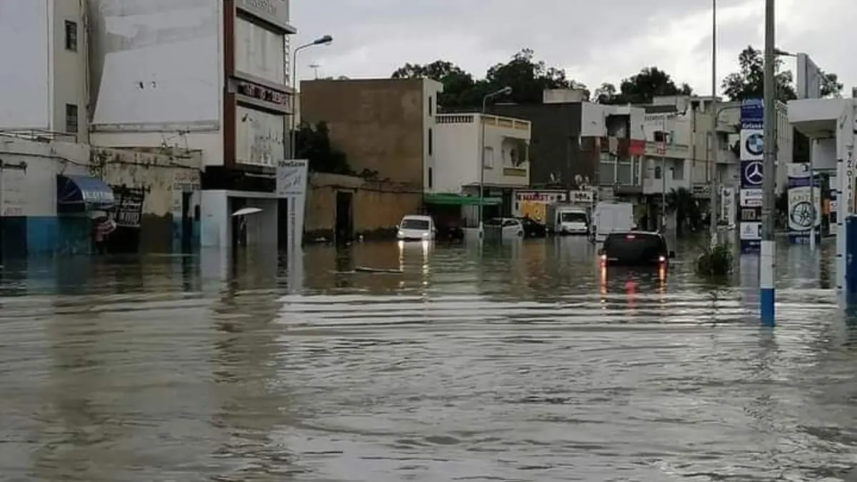 السيول تعزل مناطق وتداهم منازل في سوسة التونسية (فيديو وصور)