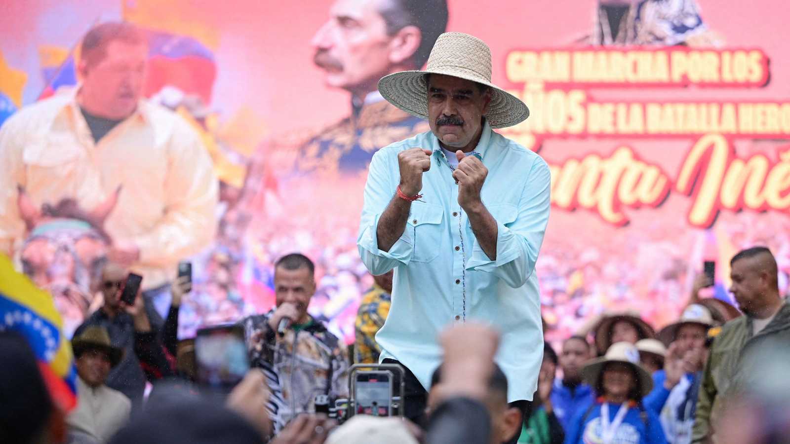 "قرصنة".. مادورو يُعلق على احتجاز ثالث ناقلة نفط قرب فنزويلا