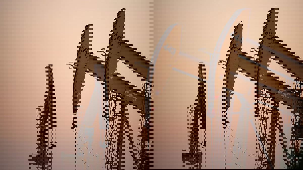 النفط يستقر منخفضًا وسط مخاوف إزاء البنوك الأوروبية