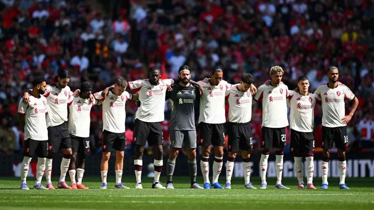 بسبب ديوغو جوتا.. نجم ليفربول يهاجم جمهور كريستال بالاس