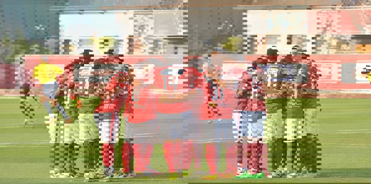 هل بدأت الحرب بين البدري وشلة الكبار في الأهلي المصري؟