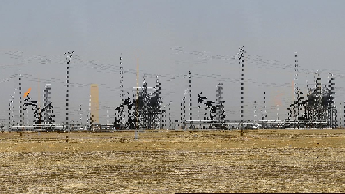 "الذهب الأسود" في سوريا.. عقوبات وأضرار جسيمة تنذر بسيناريو قاتم