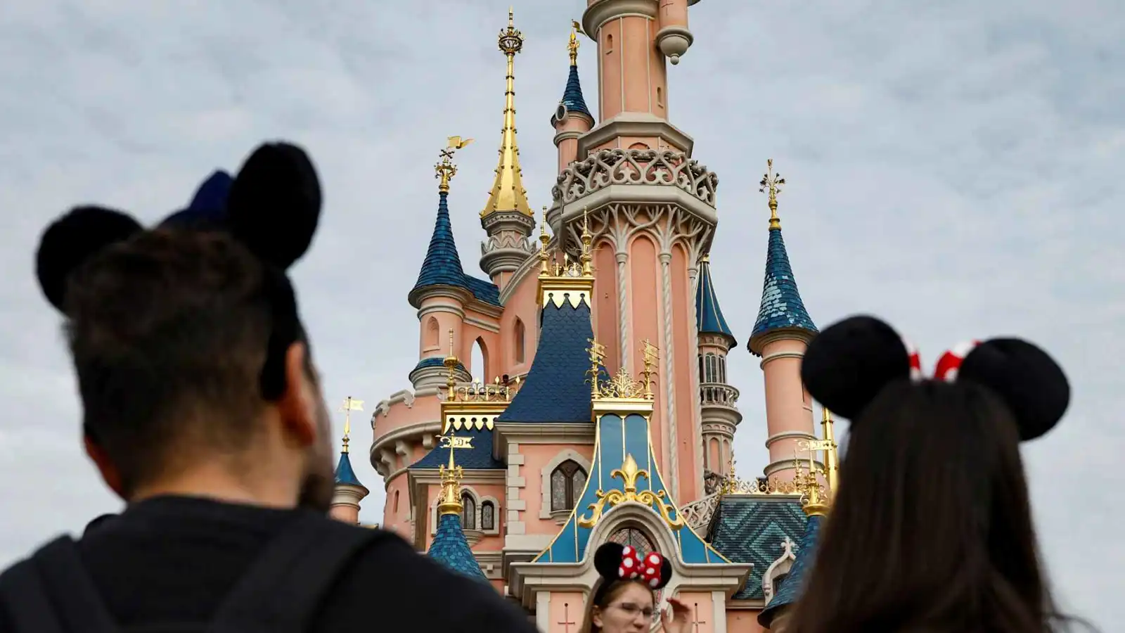 السر وراء إصرار "ديزني" على عدم إعلان وفاة أحد من زوارها داخل المنتزه