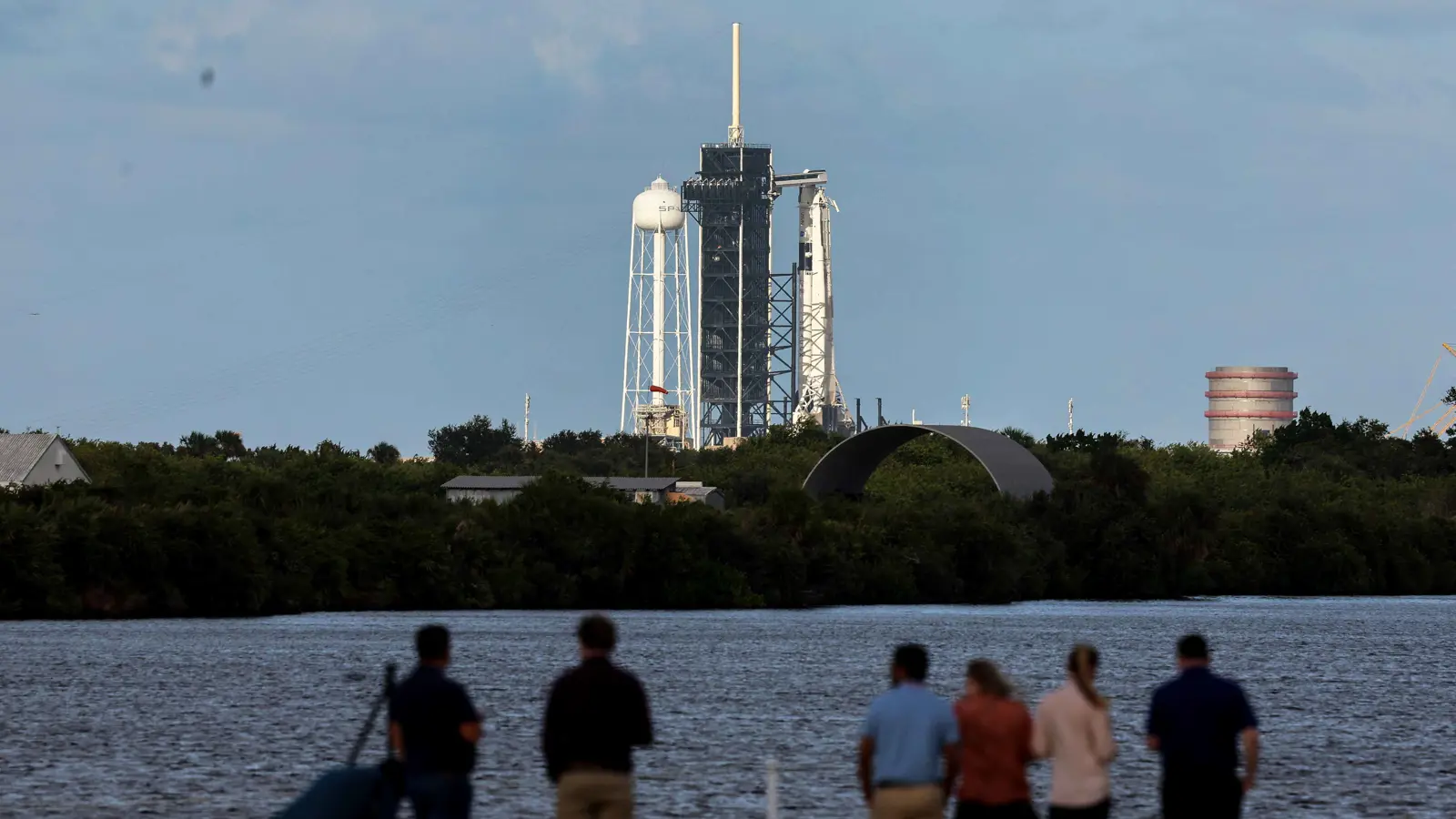 حطام صاروخ "فالكون 9" يخترق أجواء بولندا (فيديو)