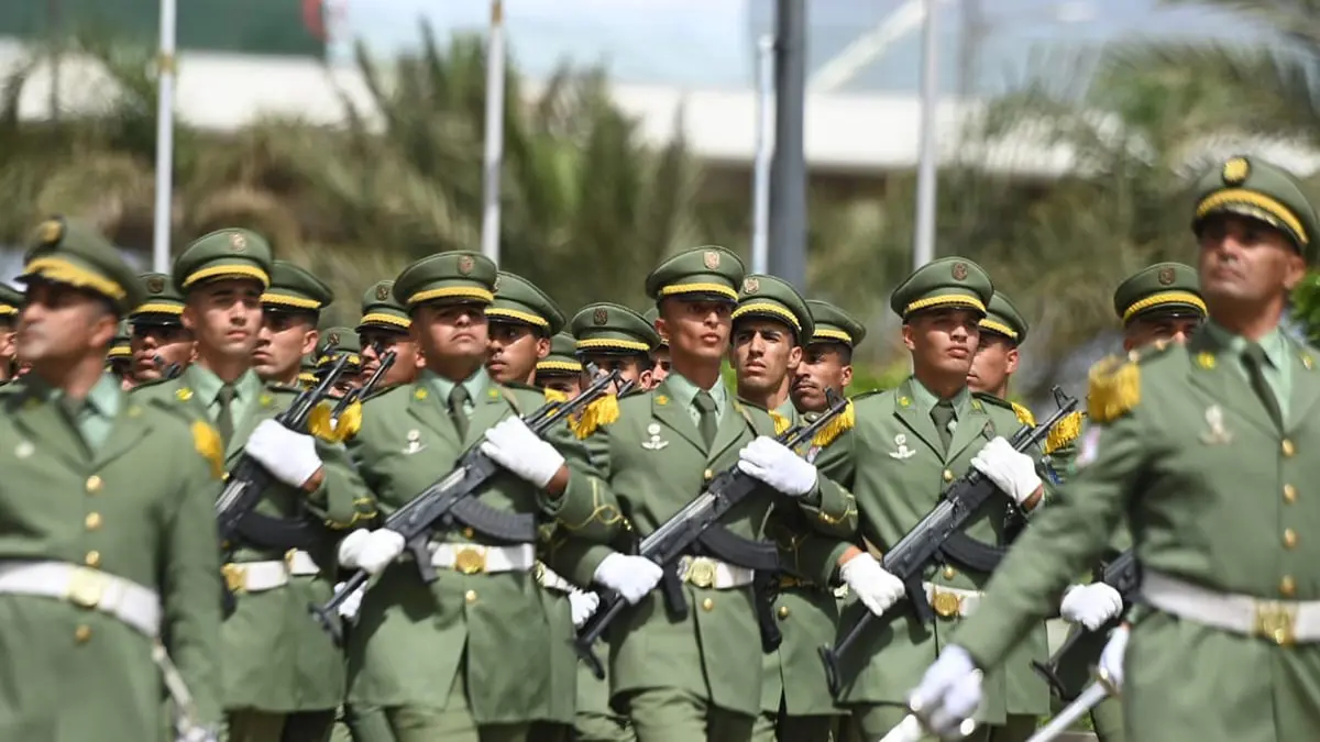 الجزائر تحيي الذكرى الـ60 للاستقلال باستعراض عسكري كبير