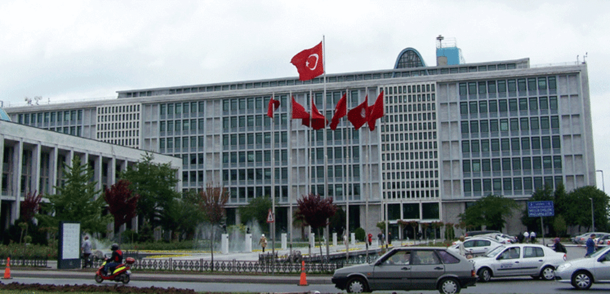 الحكومة التركية تفصل 25 عمدة ينتمون إلى حزب معارض‎