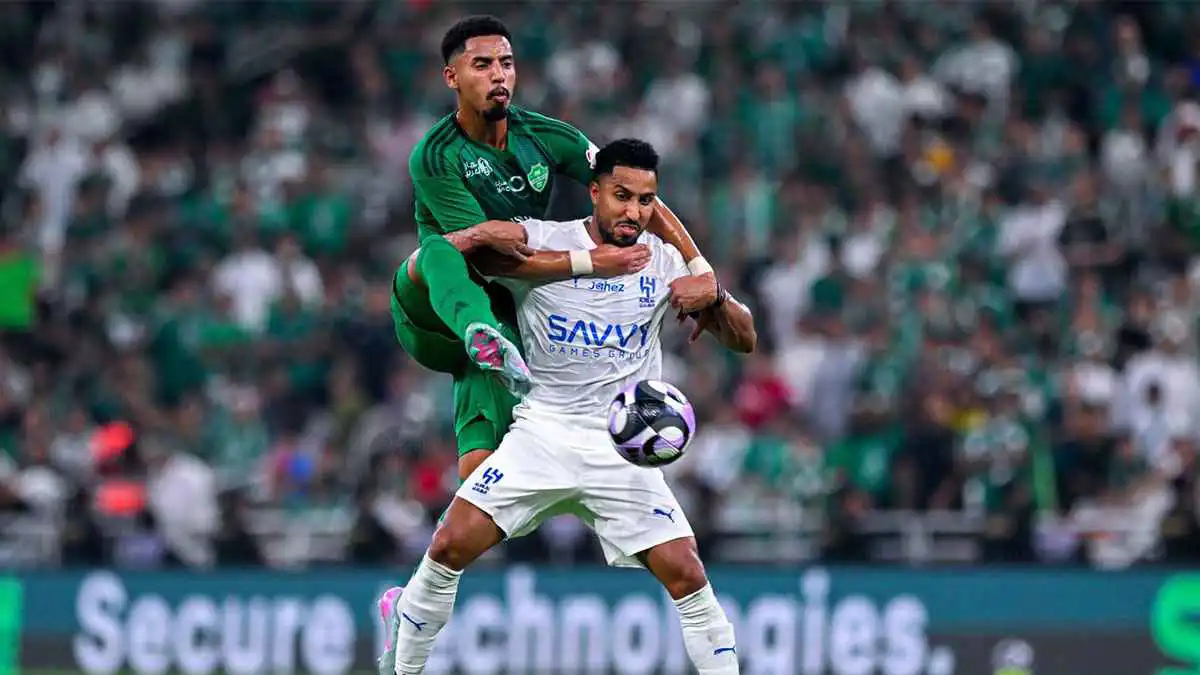 كلاسيكو حسم الصدارة.. موعد مباراة الأهلي والهلال في الدوري السعودي