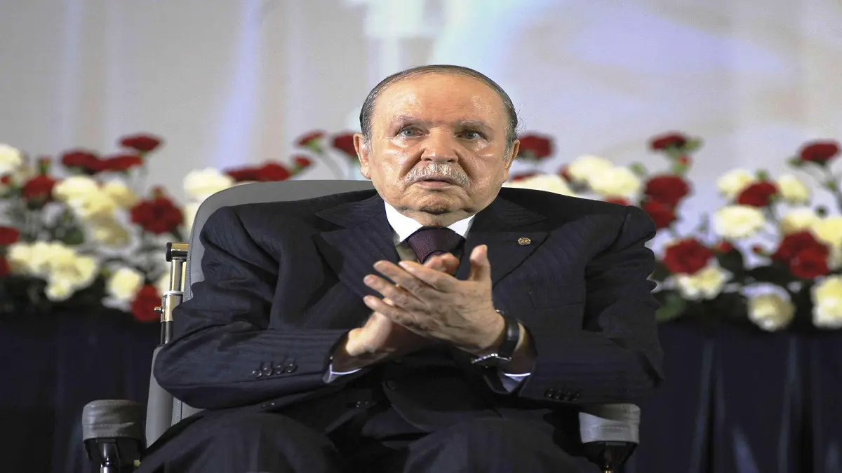 معارض جزائري يطالب بحلّ أحزاب بوتفليقة